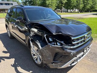 2022 Volkswagen Atlas 2.0T SE w/Technology - Exterior Front Right Corner Image
